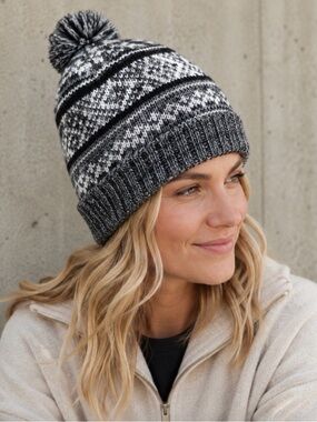 NWOT Mountain Warehouse Toque